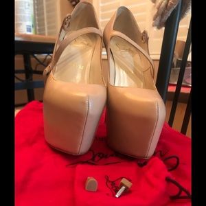 Christian Louboutin lady daf 160 Nude 35.5